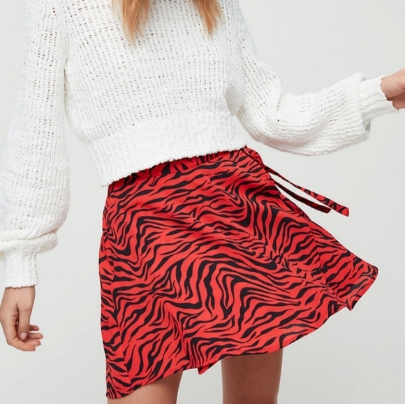 Aritzia Dresses & Skirts - ARITZIA SUNDAY BEST Ariel Wrap Skirt Size 8